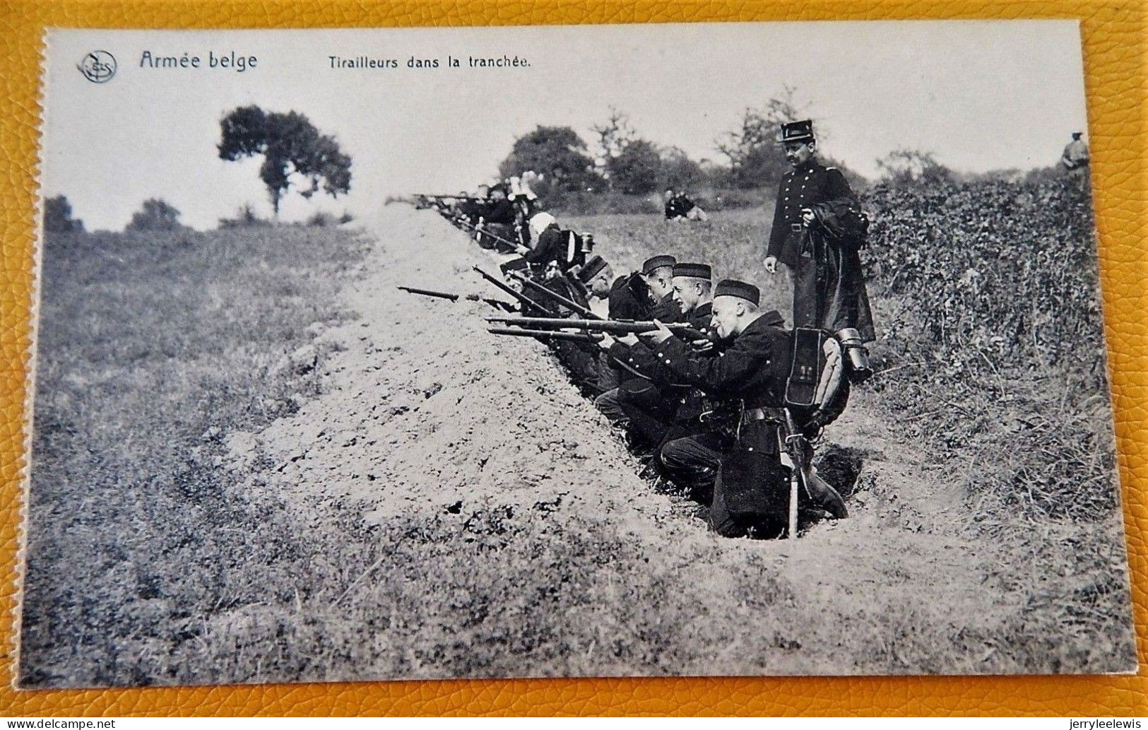 MILITARIA -  ARMEE BELGE - BELGISCH LEGER -  Tirailleurs Dans La Tranchée - Manöver