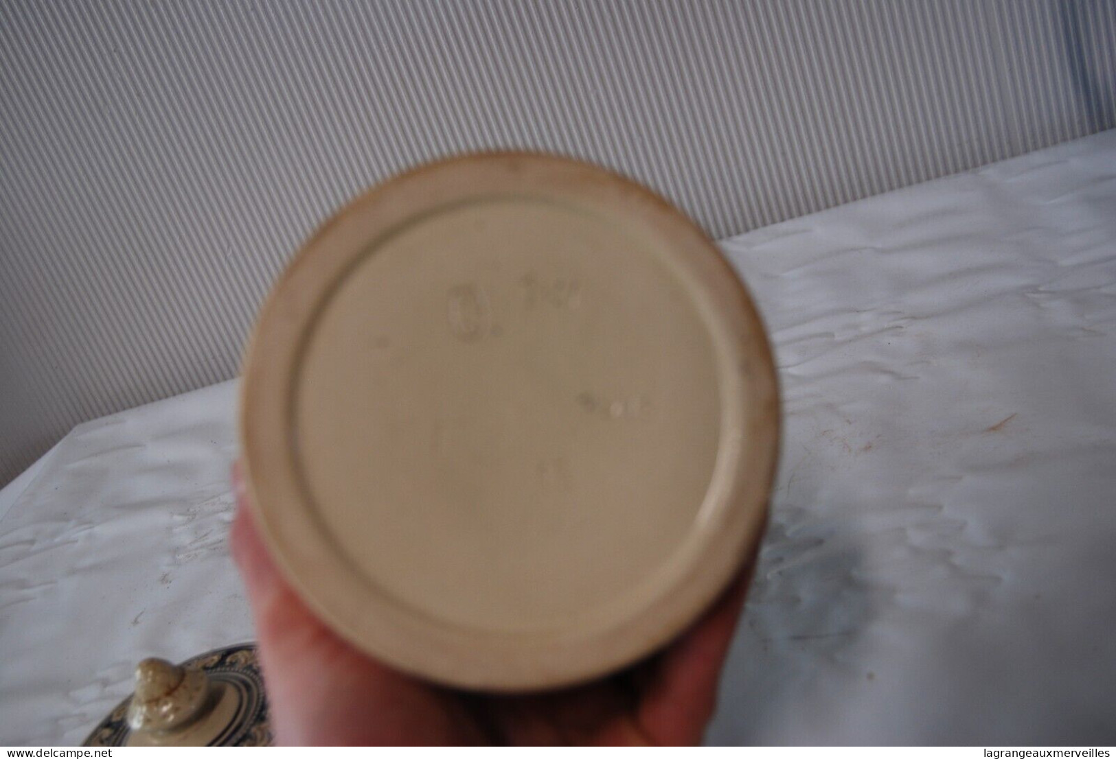 E1 Ancien pot à biscuit - céramique - décor souvenir