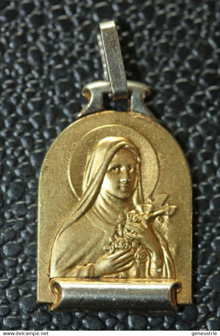 Médaille Religieuse Plaqué Or Milieu XXe "Ste Thérèse De L'Enfant Jésus" - Religion &  Esoterik