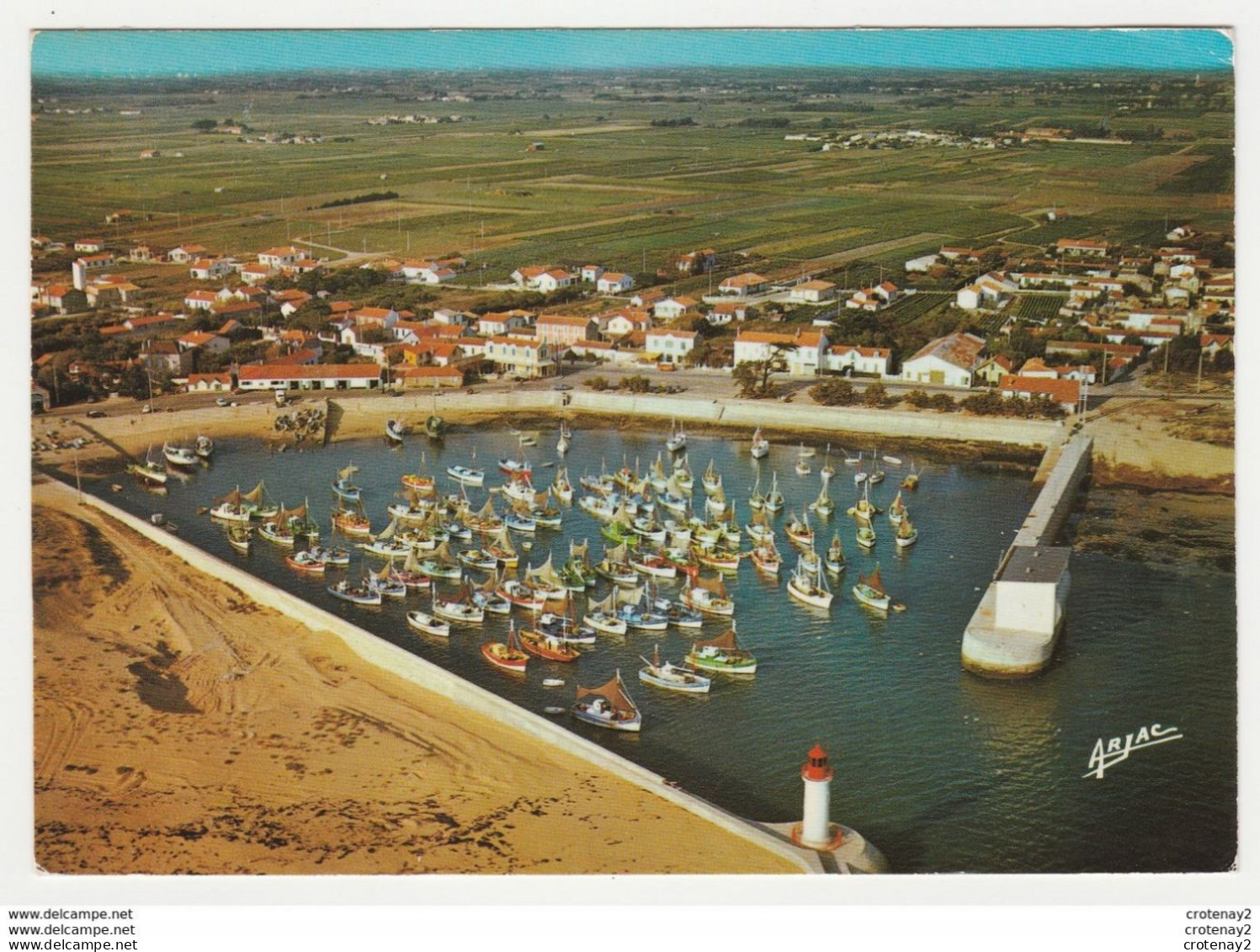 17 ILE D'OLERON N°1019 Au Dessus De La Cotinière En 1978 Nombreux Bateaux De Pêche Phare - Ile D'Oléron