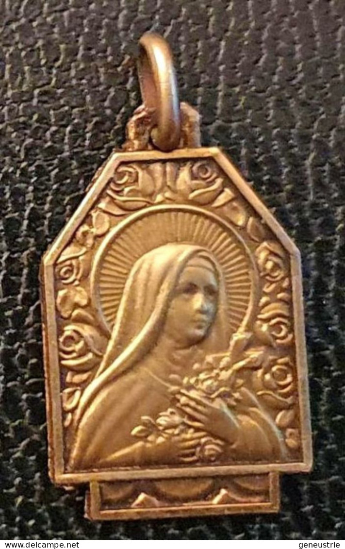 Médailles Religieuses Pendentif Plaqué Or  - Années 30 "Sainte Thérèse De L'Enfant Jésus" Religious Medal - Religión & Esoterismo