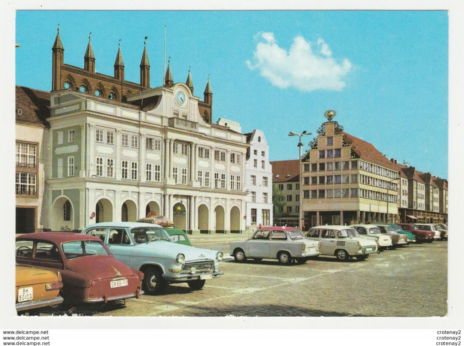 ROSTOCK Rathaus Und Haus Sonne AUTOS Tatra ? IFA ? Brabant ? Wartburg ? Croise ? Skoda ? DAF ? VOIR DOS - Rostock