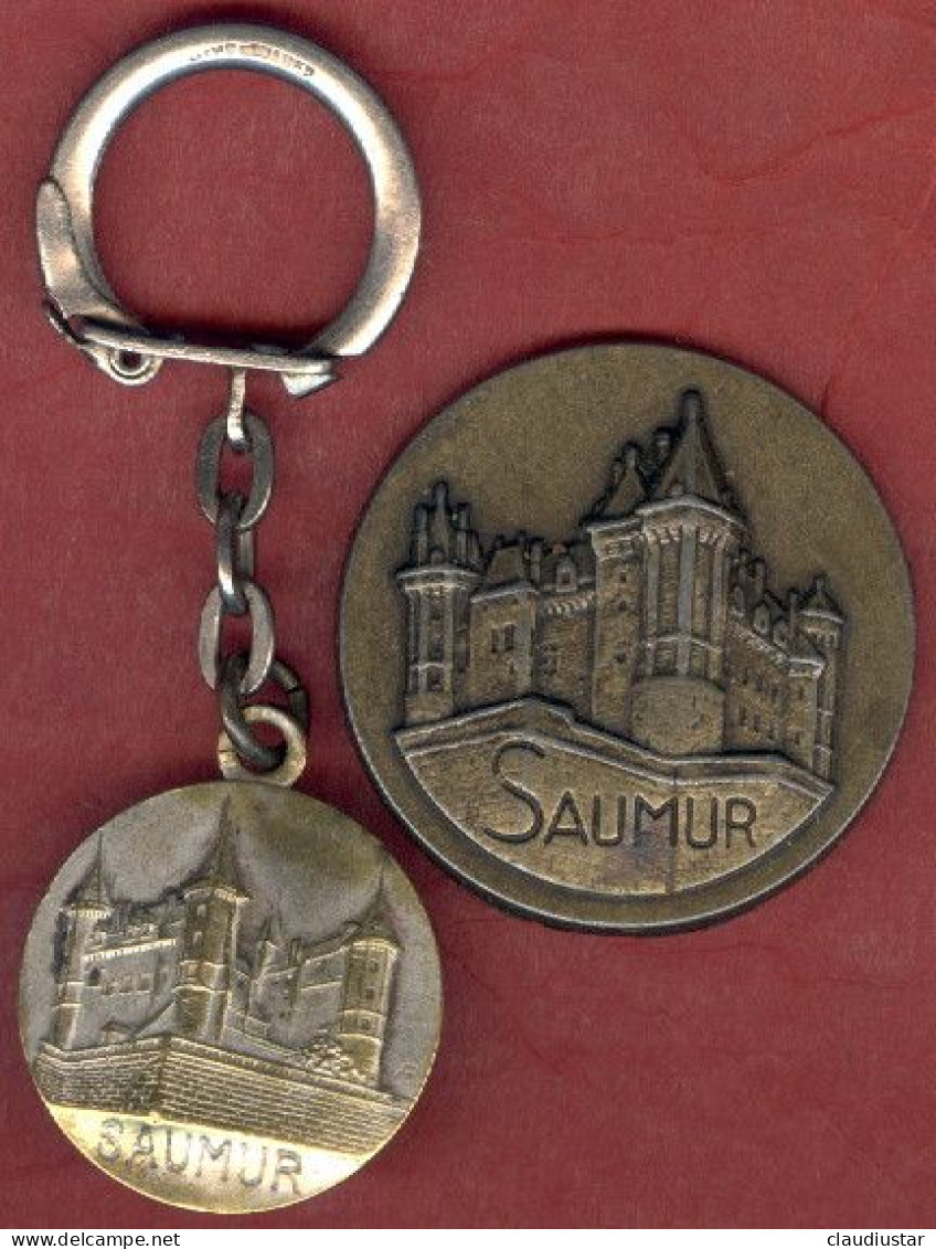 ** PORTE - CLEFS  SAUMUR  +  MEDAILLE ** - Porte-clefs