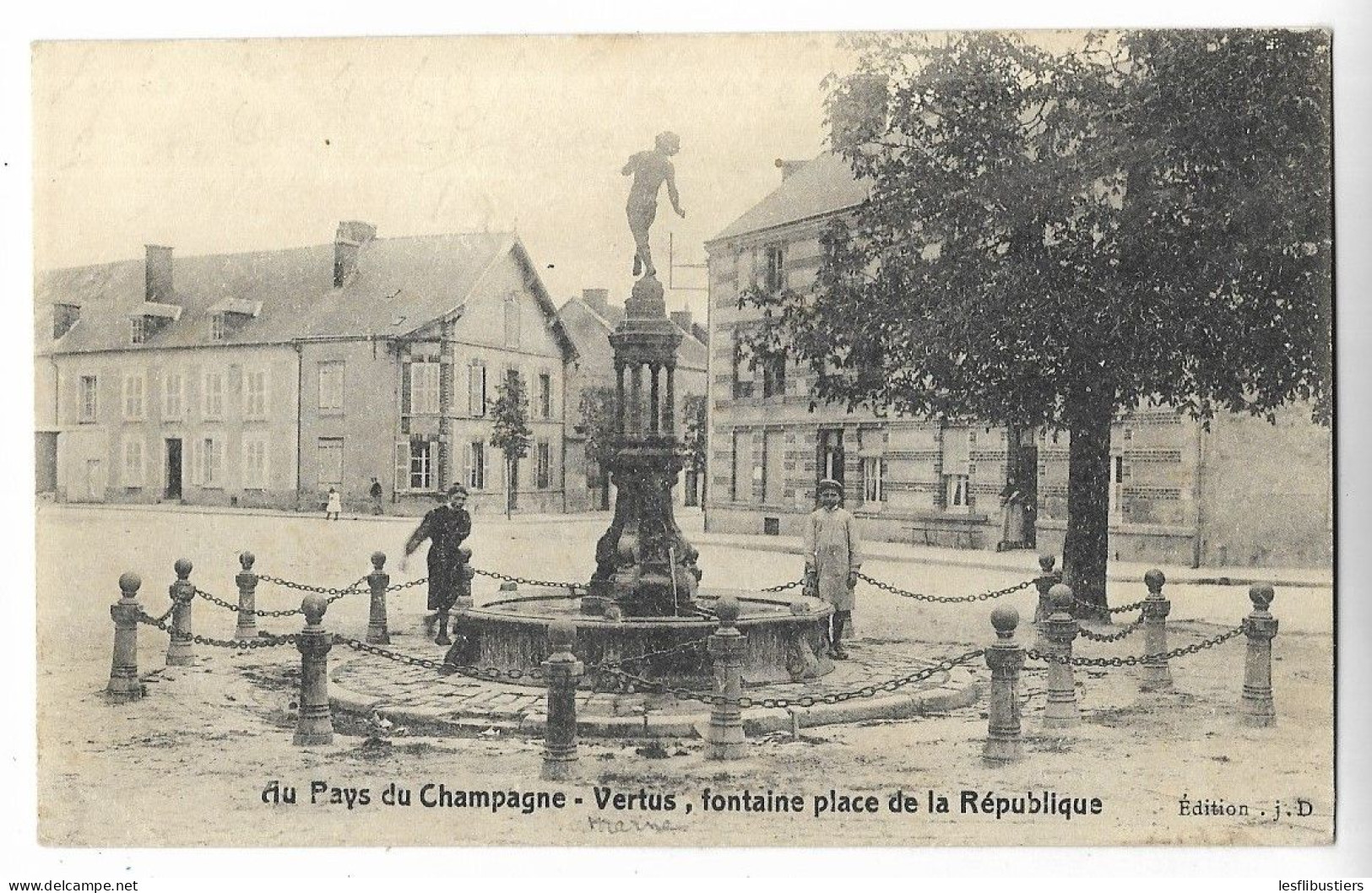 CPA 51 VERTUS Fontaine Place De La République - Vertus