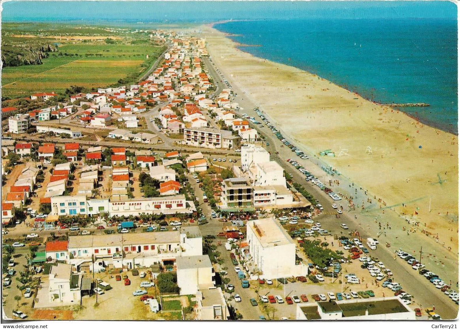 CPSM. 11 NARBONNE-PLAGE. VUE AERIENNE DE LA STATION BALNEAIRE. - Narbonne