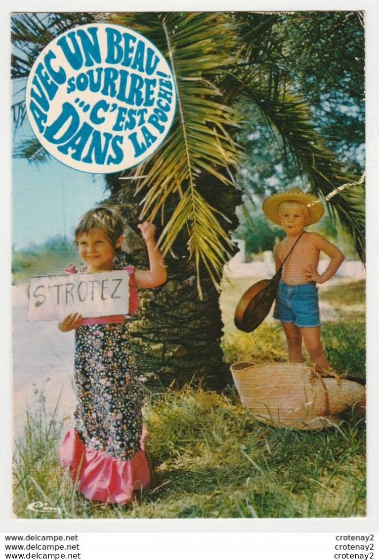 83 SAINT TROPEZ HUMOUR Jeune Tropézienne Faisant De L'Auto Stop Avec Un Beau Sourire C'est Dans La Poche ! En 1977 - Saint-Tropez