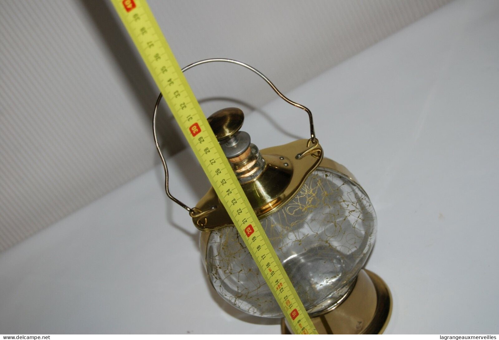 E1 Objet De Vitrine - Lampe Avec Armature En Métal - Lámparas Y Arañas