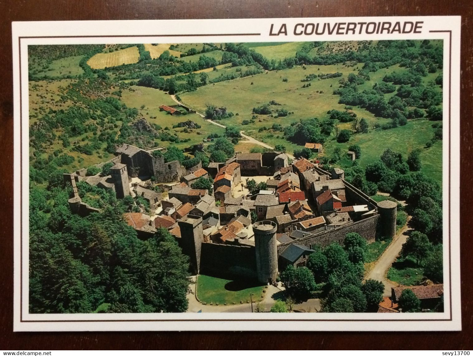 2 Cartes Postales La Couvertoirade Vue Aérienne Et La Rue Droite - Other & Unclassified