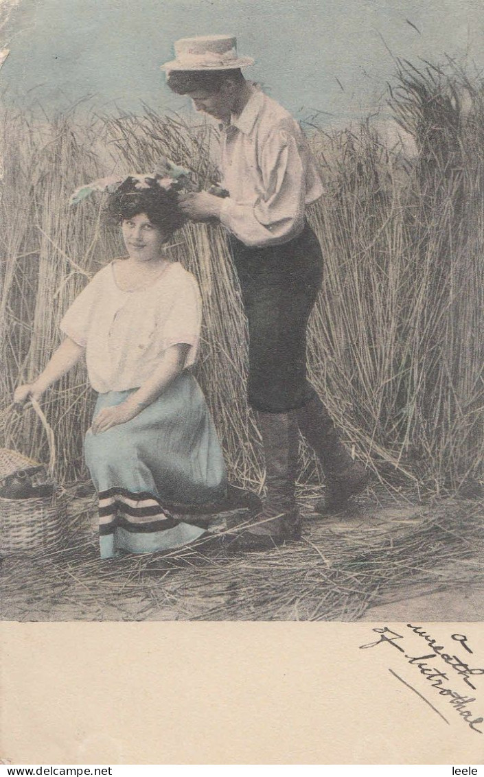 D81. Postcard. A Romantic Couple. Putting Flowers In Hair. - Couples