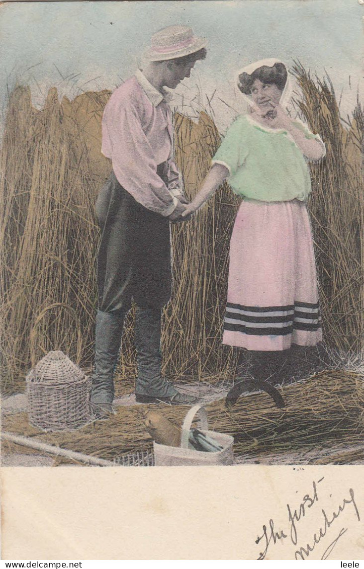 D58. Postcard. A Romantic Couple Meeting In Cornfield. - Koppels