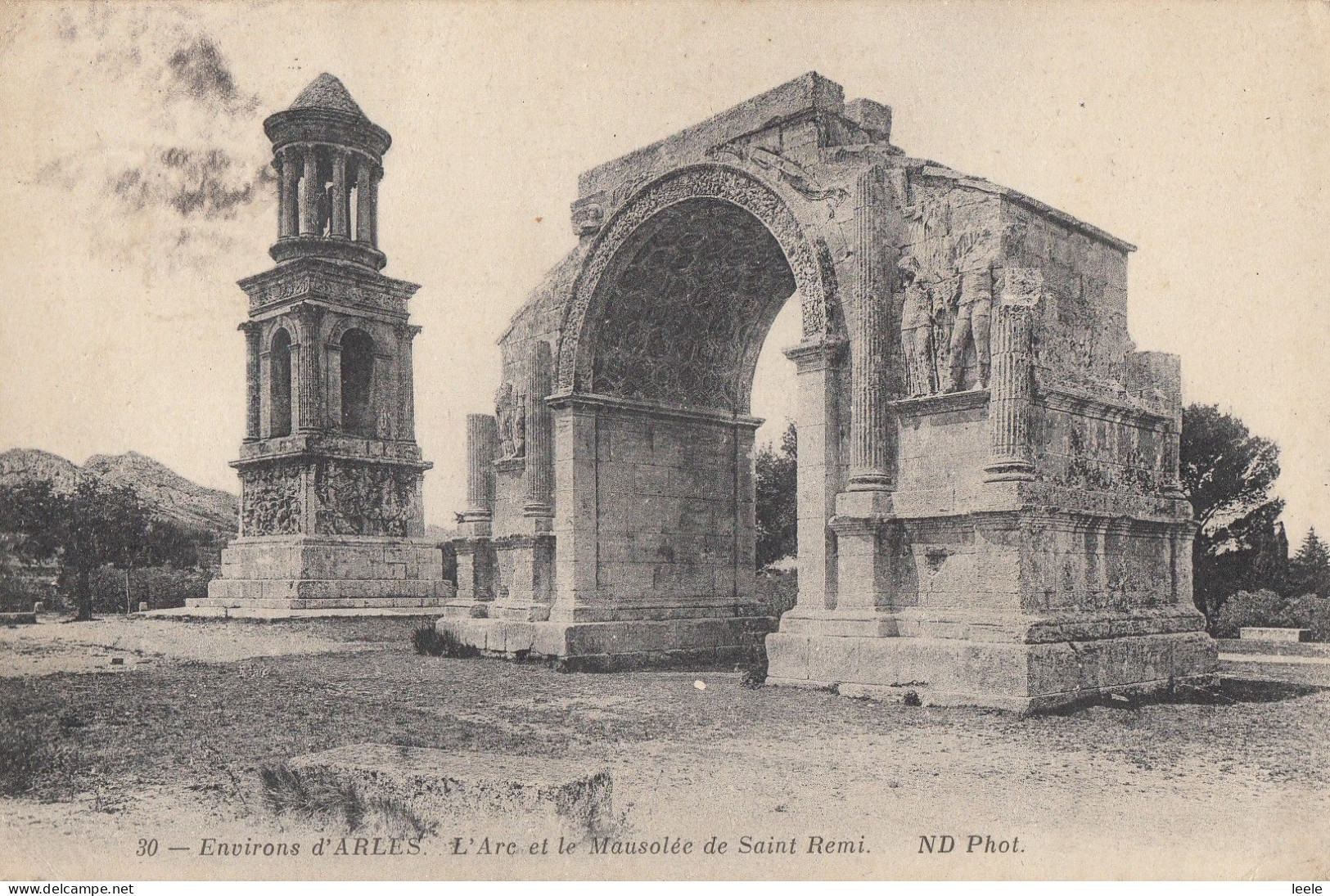 D73. Vintage Postcard. L'Arc Et Mausolee De Saint Remi. Environs D'Arles. - Other & Unclassified