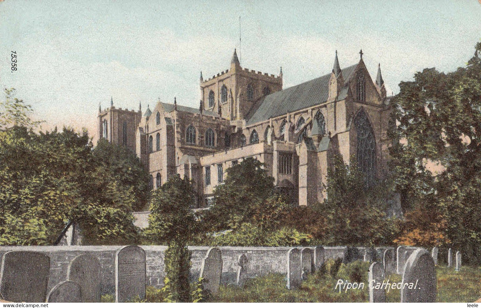 D37. Vintage Wrench Postcard. Ripon Cathedral And  Graveyard. - Otros & Sin Clasificación