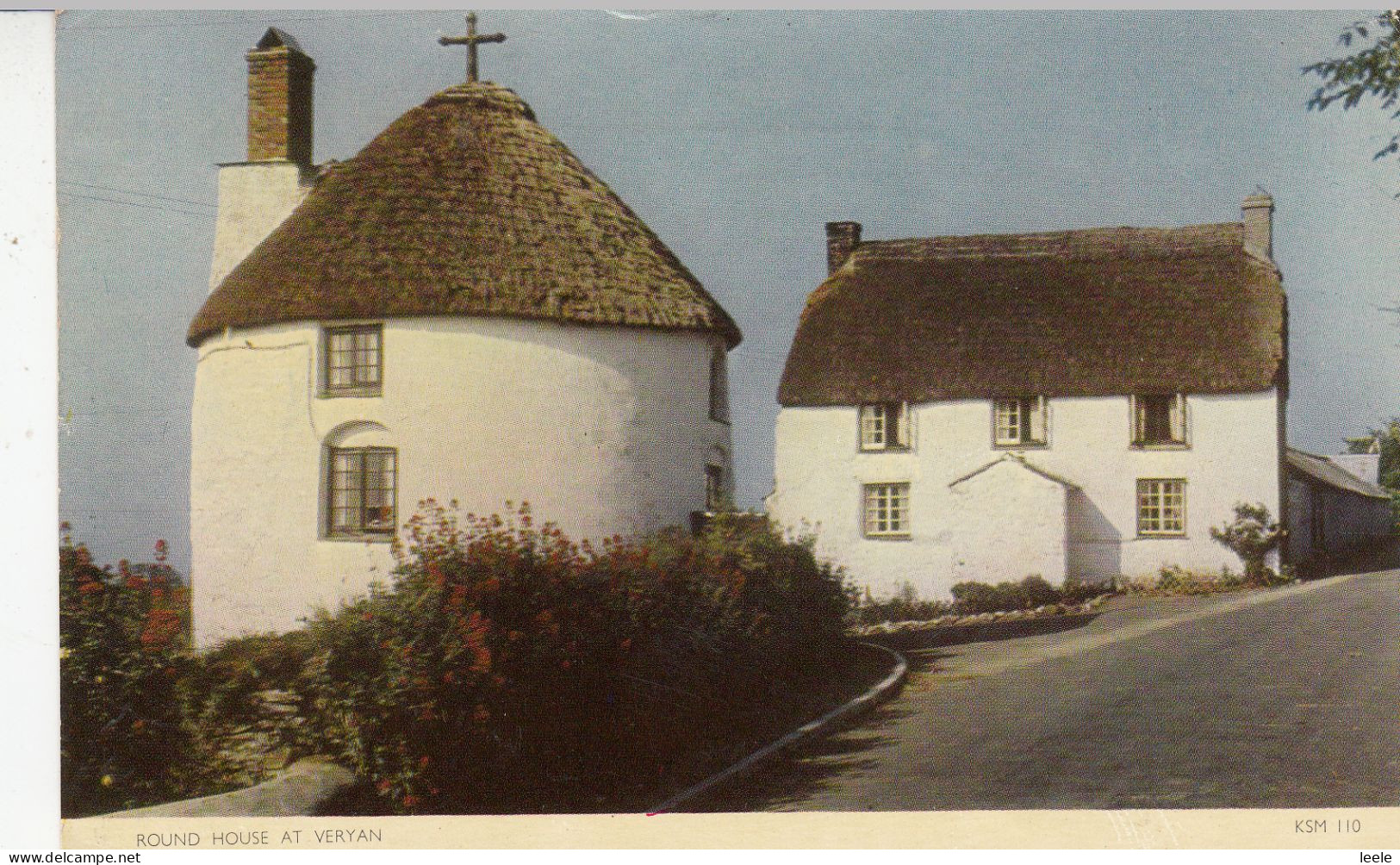 D29. Vintage Postcard. Round House At Veryan, Cornwall - Otros & Sin Clasificación