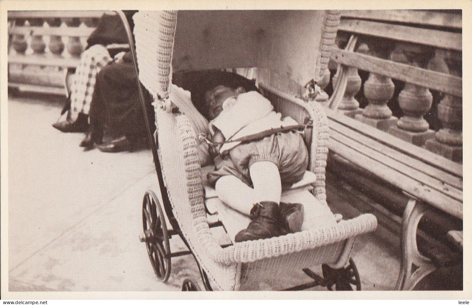 D31. Reprinted Postcard. Child In Pram. Maryland Ave. Atlantic City, New Jersey. 1920 - Atlantic City