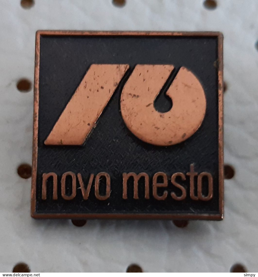 LJUBLJANSKA Banka Novo Mesto  Bank, Banco, Banque Slovenia Pin - Bancos