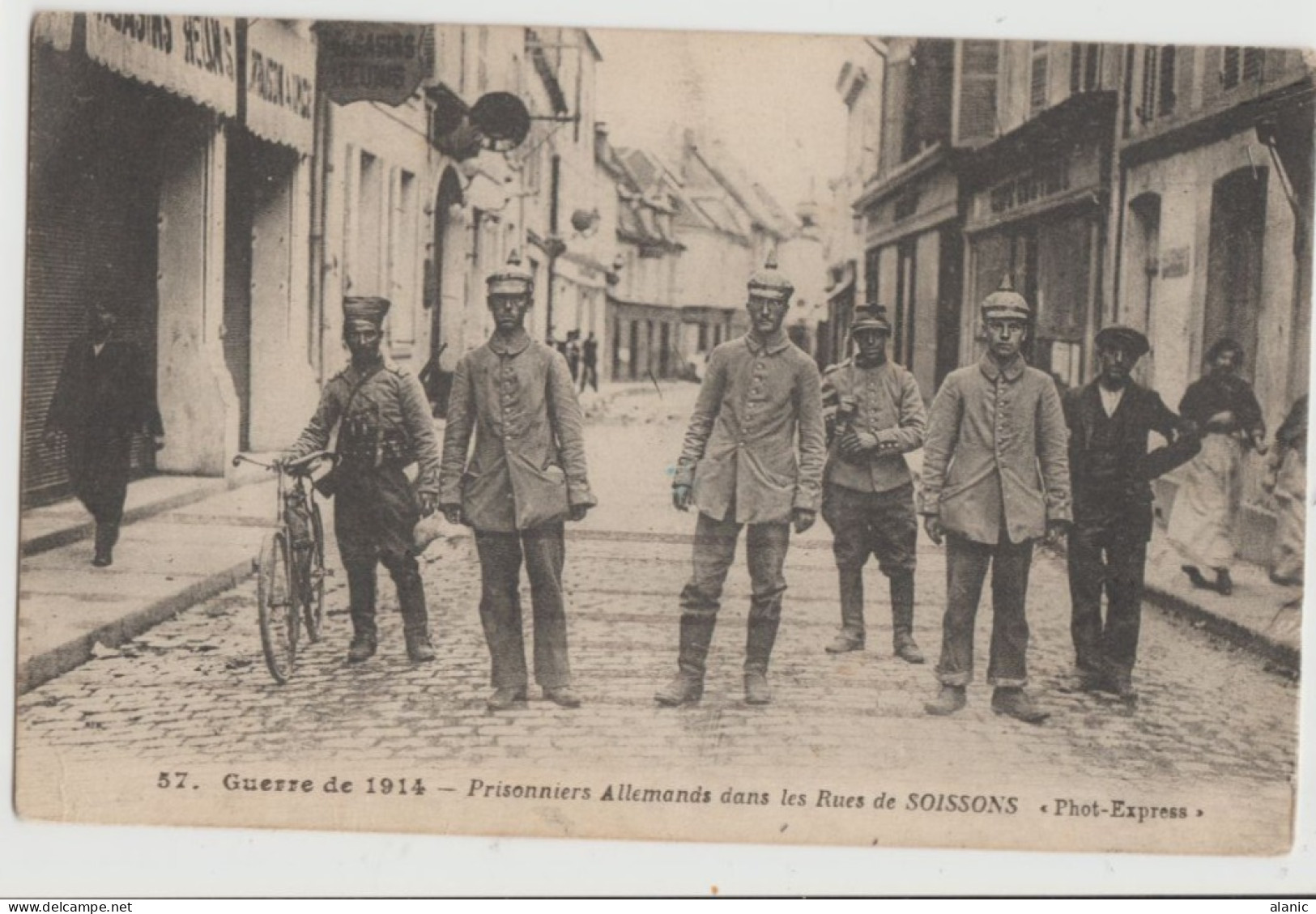 CPA SOISSONS (02)  - PRISONNIERS ALLEMANDS DANS LES RUES DE SOISSONS- Pour Les  Troupes D'Occupation Du Maroc Occidental - WW1 (I Guerra Mundial)