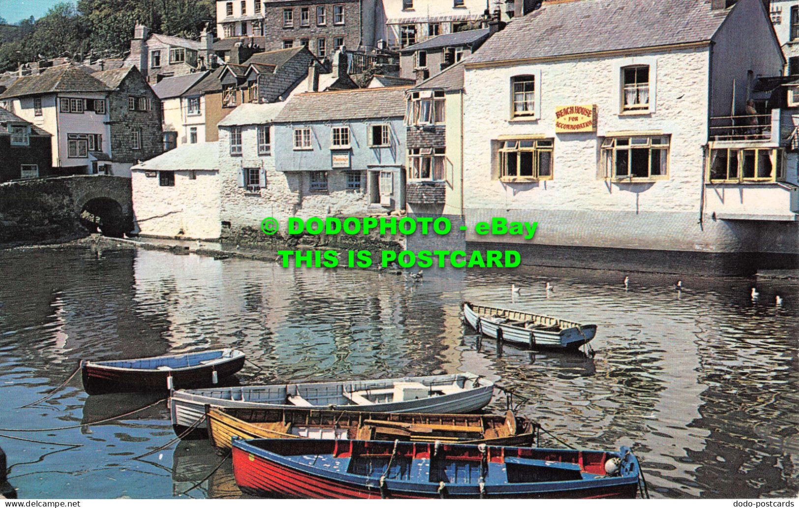 R552035 Polperro Harbour And Warren. WHS 197. A. W. Besley. Plastichrome. Colour - World