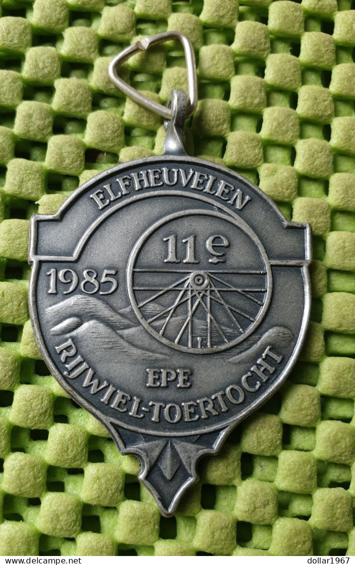 Medaile : 11e. Elfheuvelen Rijwiel-toertocht 150 Km Epe  -  Original Foto  !!  Medallion  Dutch - Andere & Zonder Classificatie