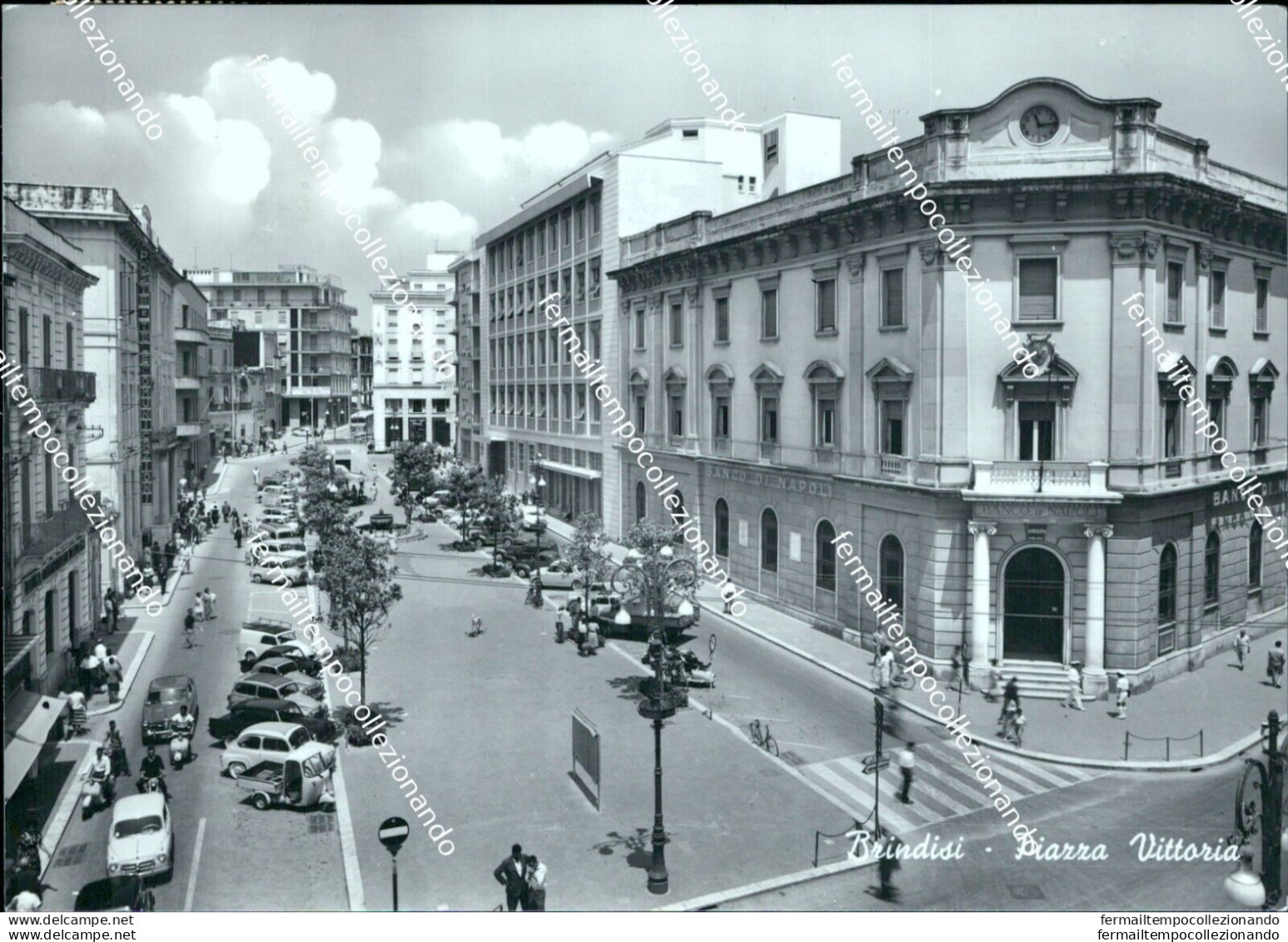 At739 Cartolina Brindisi Citta' Piazza Vittoria - Brindisi