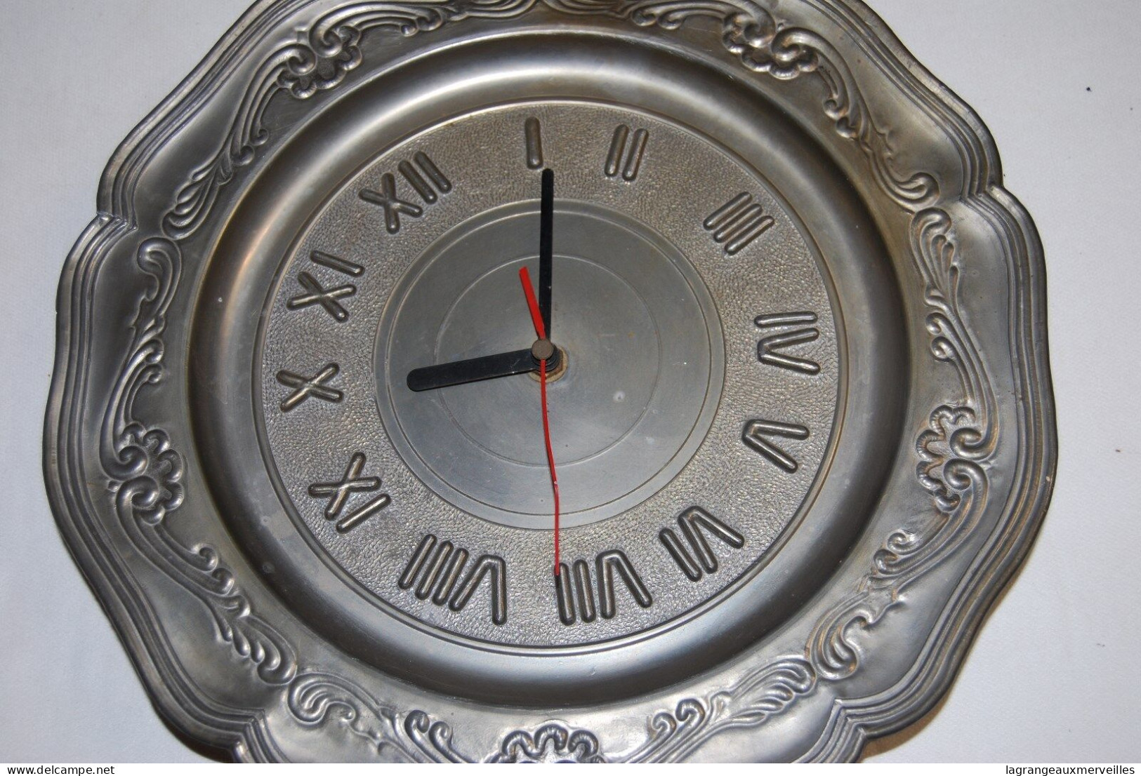 E1 Ancienne Horloge - Métal - Wandklokken