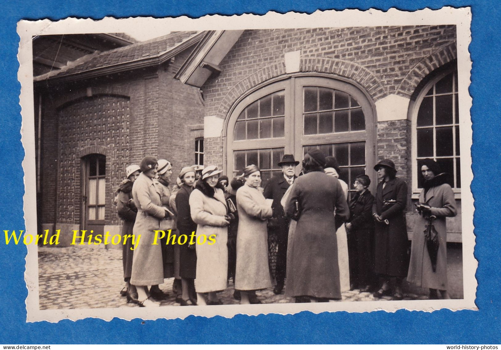 Photo Ancienne - LAEKEN - Institut Supérieur Ménager & Agricole De L' Etat - 1935 - Jeune Femme étudiante En Visite - Lieux