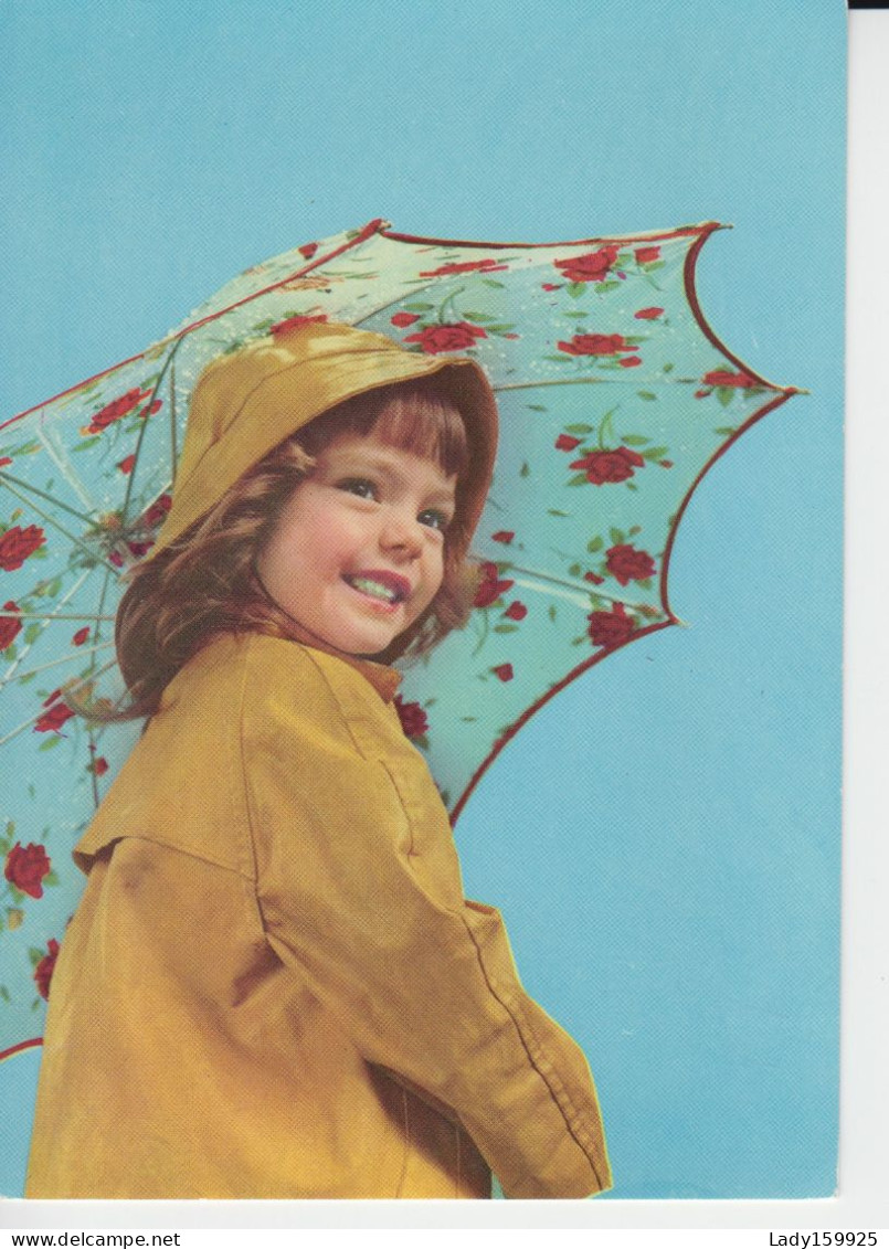 Vive La Pluie, Jeune Fille Souriante Manteau De Pluie Jaune Et Parapluie Long Live The Rain, Young Smiling Girl  CM 2 Sc - Portraits