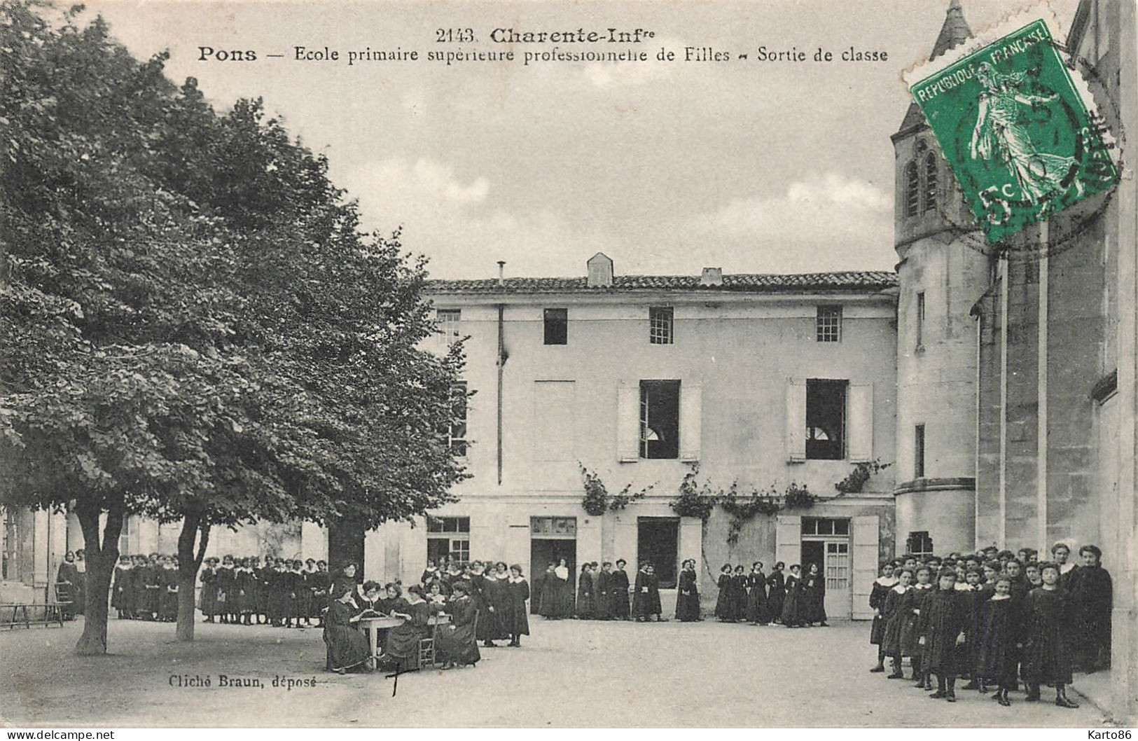 Pons * école Primaire Supérieure Professionnelle De Filles , Sortie De Classe - Pons