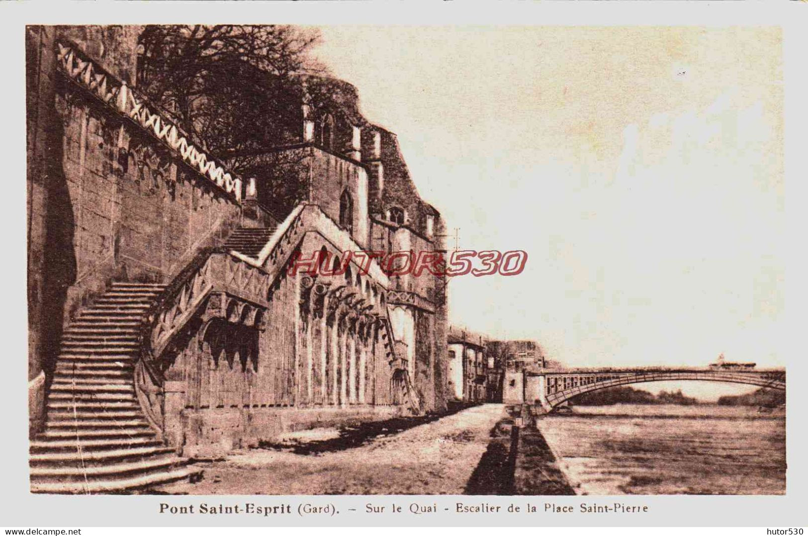 CPA PONT SAINT ESPRIT - GARD - SUR LE QUAI - Pont-Saint-Esprit