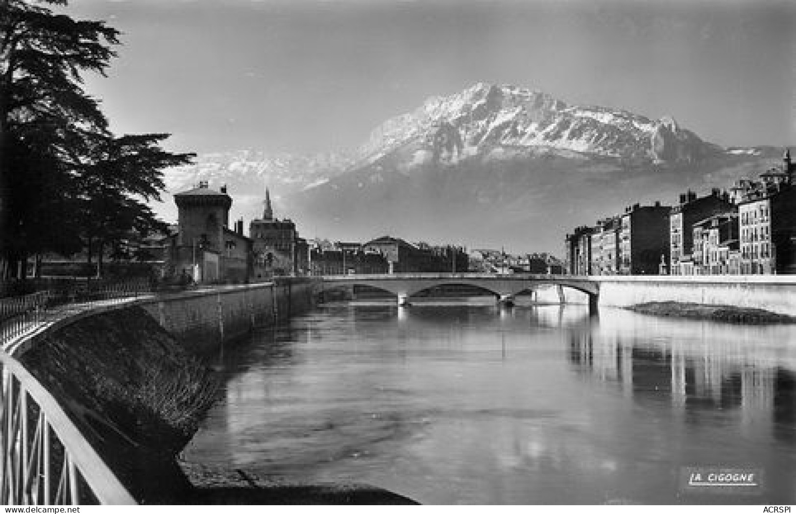 GRENOBLE  Les Quais De L'isere Et Le Moucherotte  8   (scan Recto-verso)MA2267Bis - Grenoble