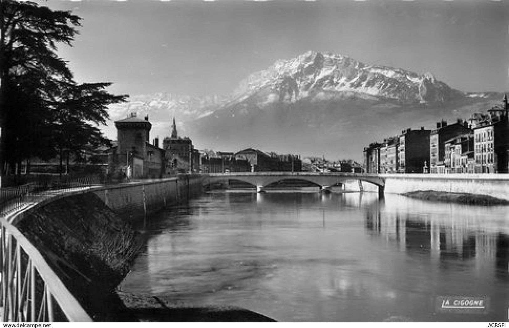 GRENOBLE  Les Quais De L'isere Et Le Moucherotte  7   (scan Recto-verso)MA2267Bis - Grenoble