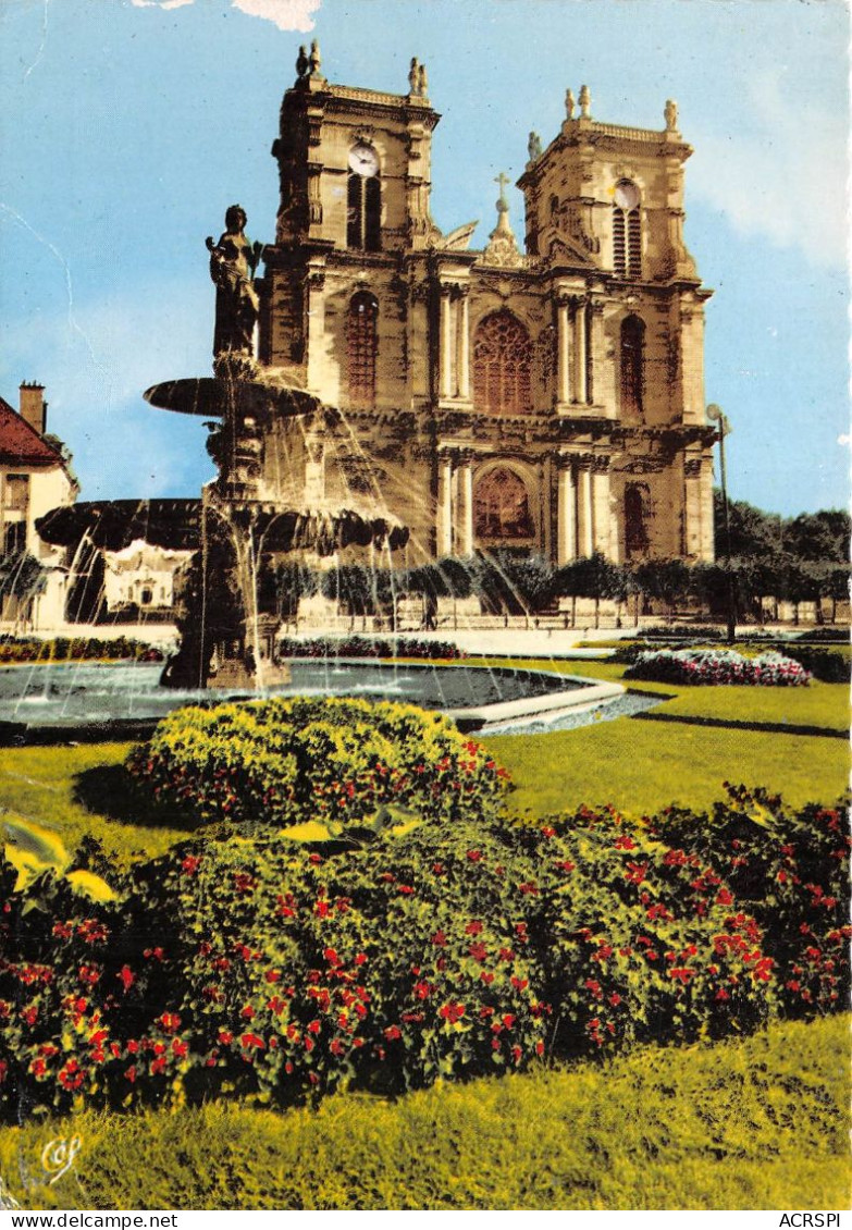 VITRY LE FRANCOIS L Eglise Notre Dame Et La Fontaine 3(scan Recto-verso) MA2260 - Vitry-le-François