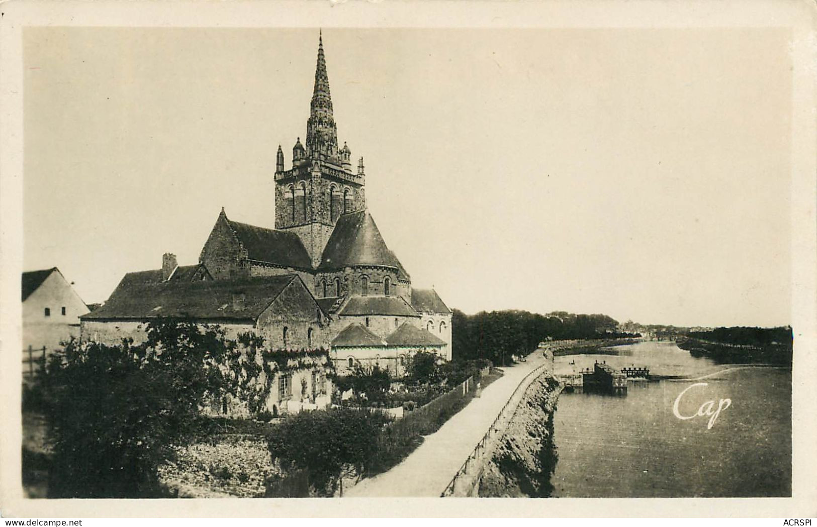 LAVAL   La Mayenne Et L'église D' AVESNIERES  9   (scan Recto-verso)MA2278 - Laval