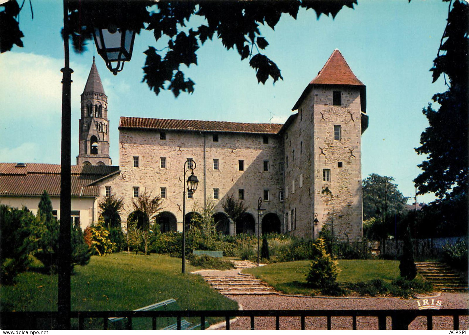 SAINT LEONARD DE NOBLAT  L' Ancienne Gendarmerie  32   (scan Recto-verso)MA2277Bis - Saint Leonard De Noblat