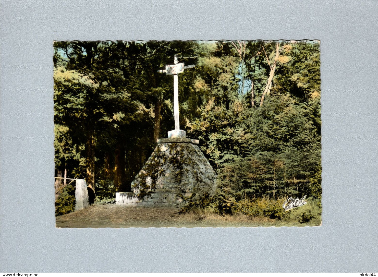 Fontainebleau (77) : Dans La Forêt - Croix Saint Gérôme - Fontainebleau