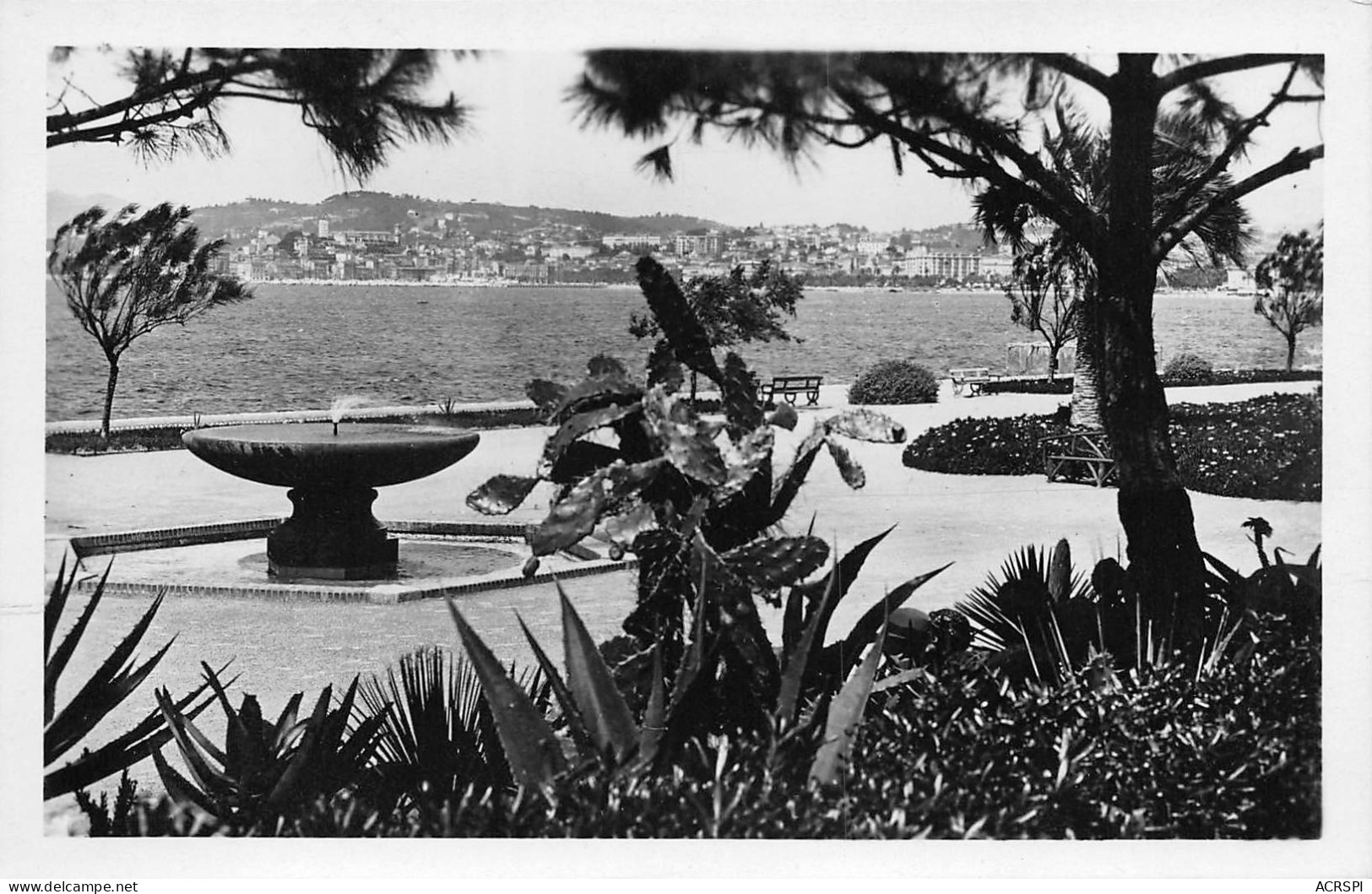 CANNES Vue Prise De La Croisette 35 (scan Recto-verso)MA2294Ter - Cannes