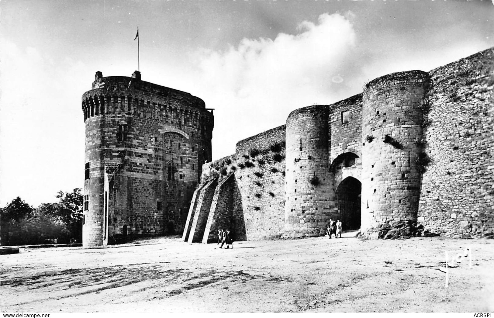 DINAN  Donjon Du Chateau Et Porte Du Guichet  24 (scan Recto-verso)MA2297Ter - Dinan