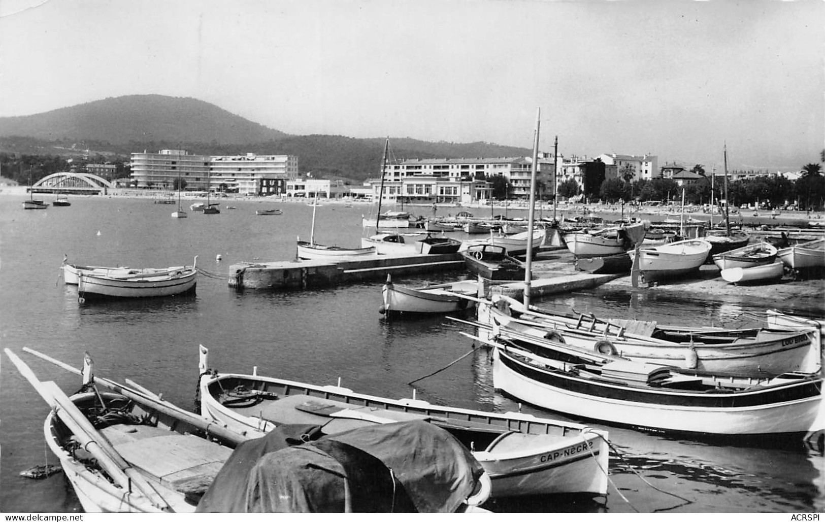 SAINTE MAXIME Sur MER  Les Barques De Pêche  14  (scan Recto-verso)MA2297Vic - Sainte-Maxime