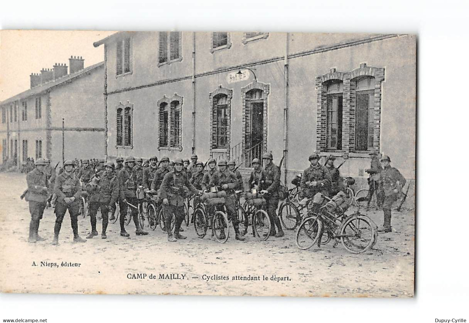 CAMP DE MAILLY - Cyclistes Attendant Le Départ - Très Bon état - Mailly-le-Camp