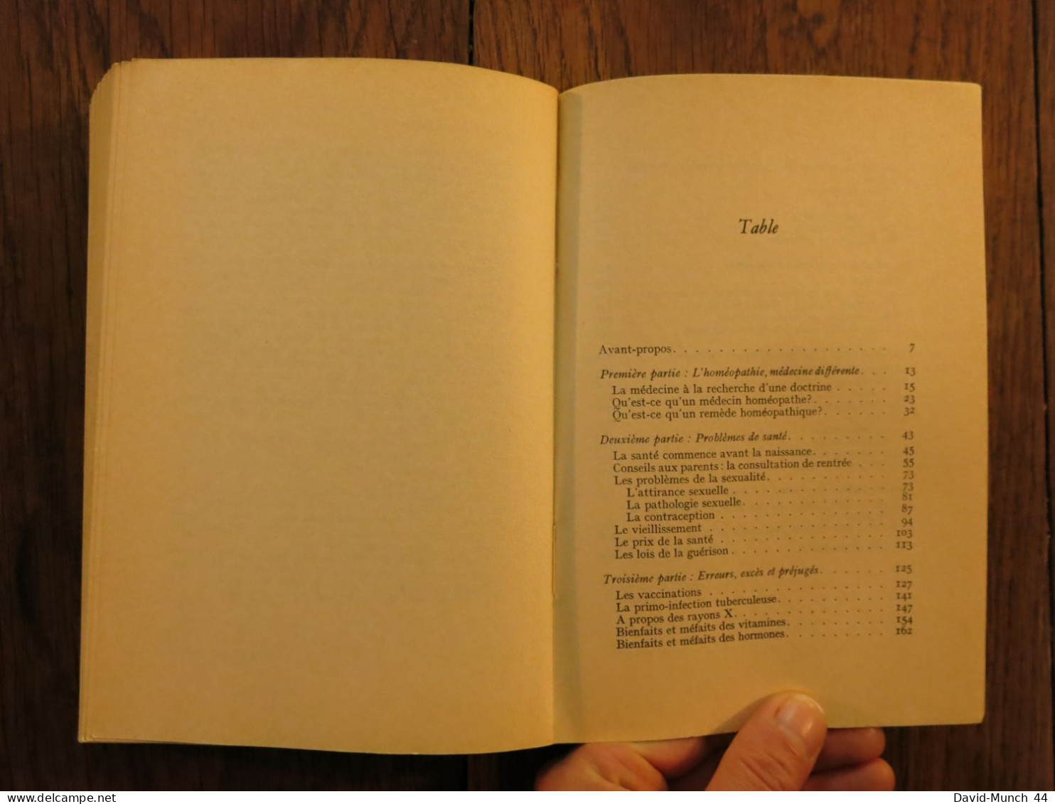 Pour une médecine différente, l'homéopathie, la médecine astrologique du Dr. Michaud. Denoël. 1971