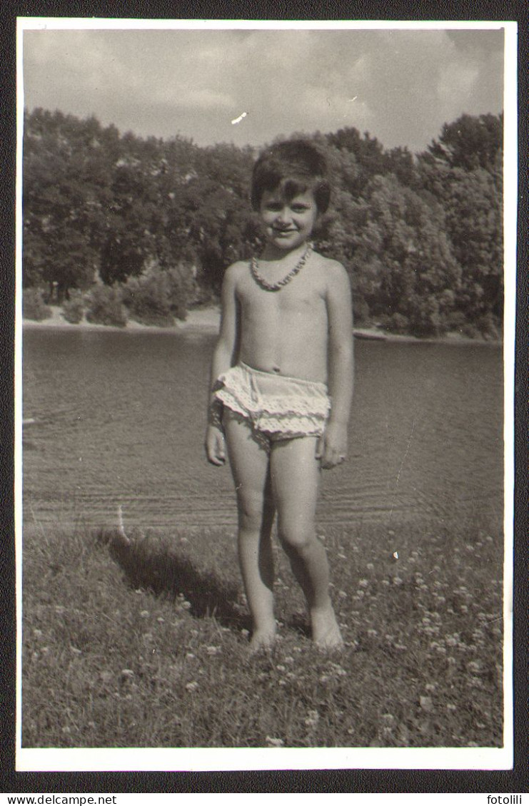 Girl On Beach   Old Photo 9x6cm #41183 - Anonyme Personen