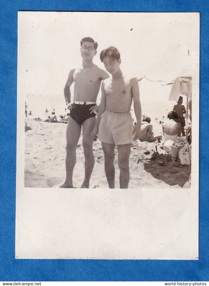 Photo Ancienne Snapshot - JAPON - Portrait De Garçon Japonais En Maillot De Bain à La Plage - Jeune Homme Torse Nu - Sporten