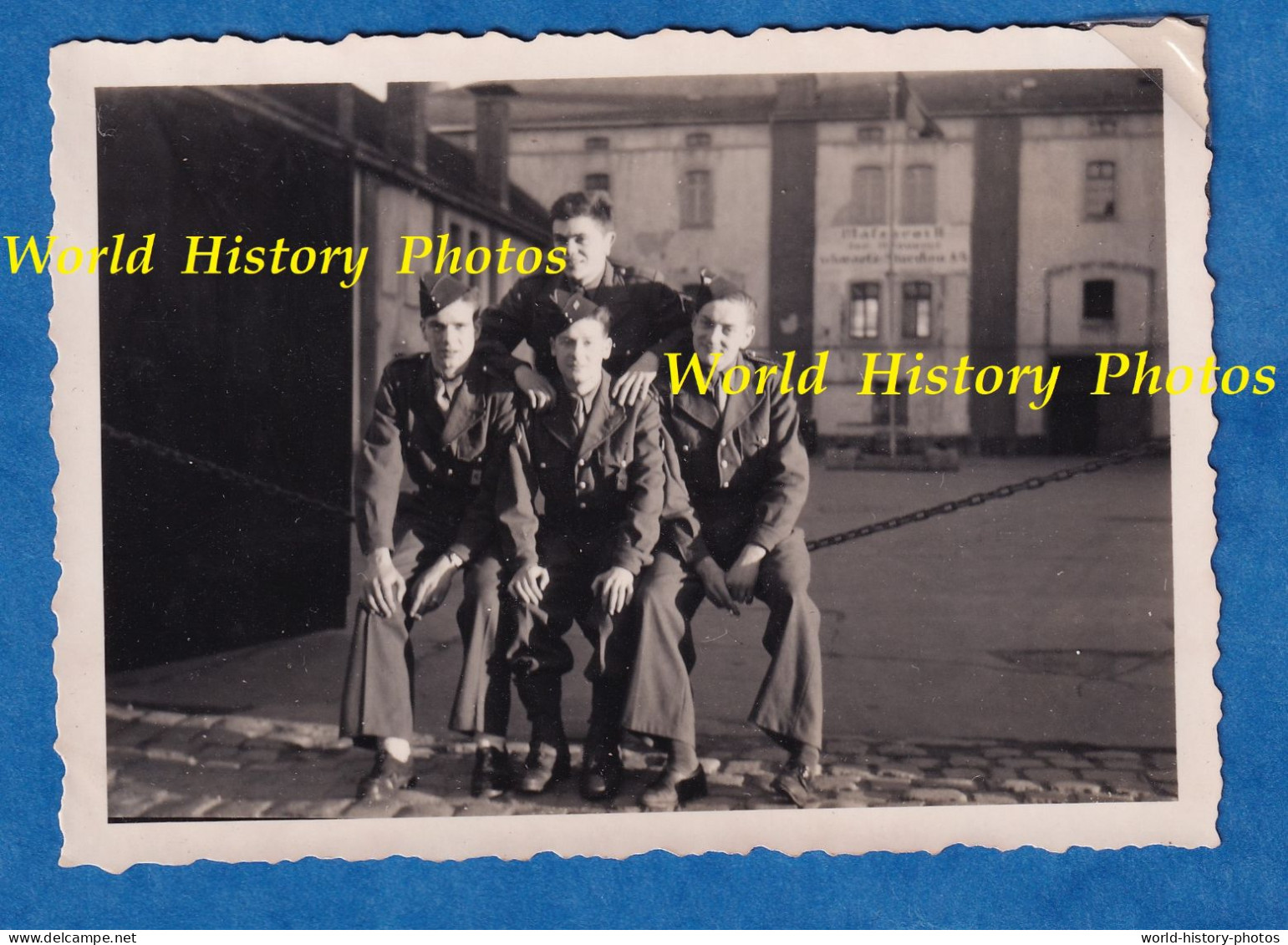 Photo Ancienne Snapshot - SPEYER Spire - Portrait De Soldat Français Devant La Caserne - 1950 1960 - Occupation - War, Military