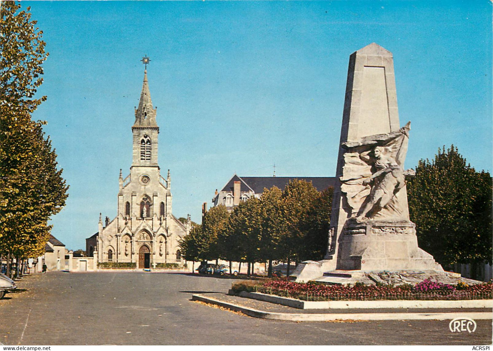ISSOUDUN Place Du Sacre Coeur Monument De 1870 25(scan Recto-verso) MC2448 - Issoudun