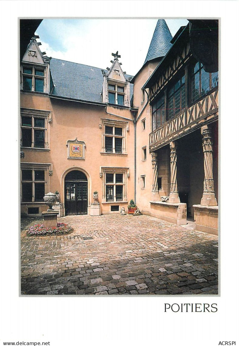 POITIERS Hotel Fume Cour Interieure 9(scan Recto-verso) MC2444 - Poitiers