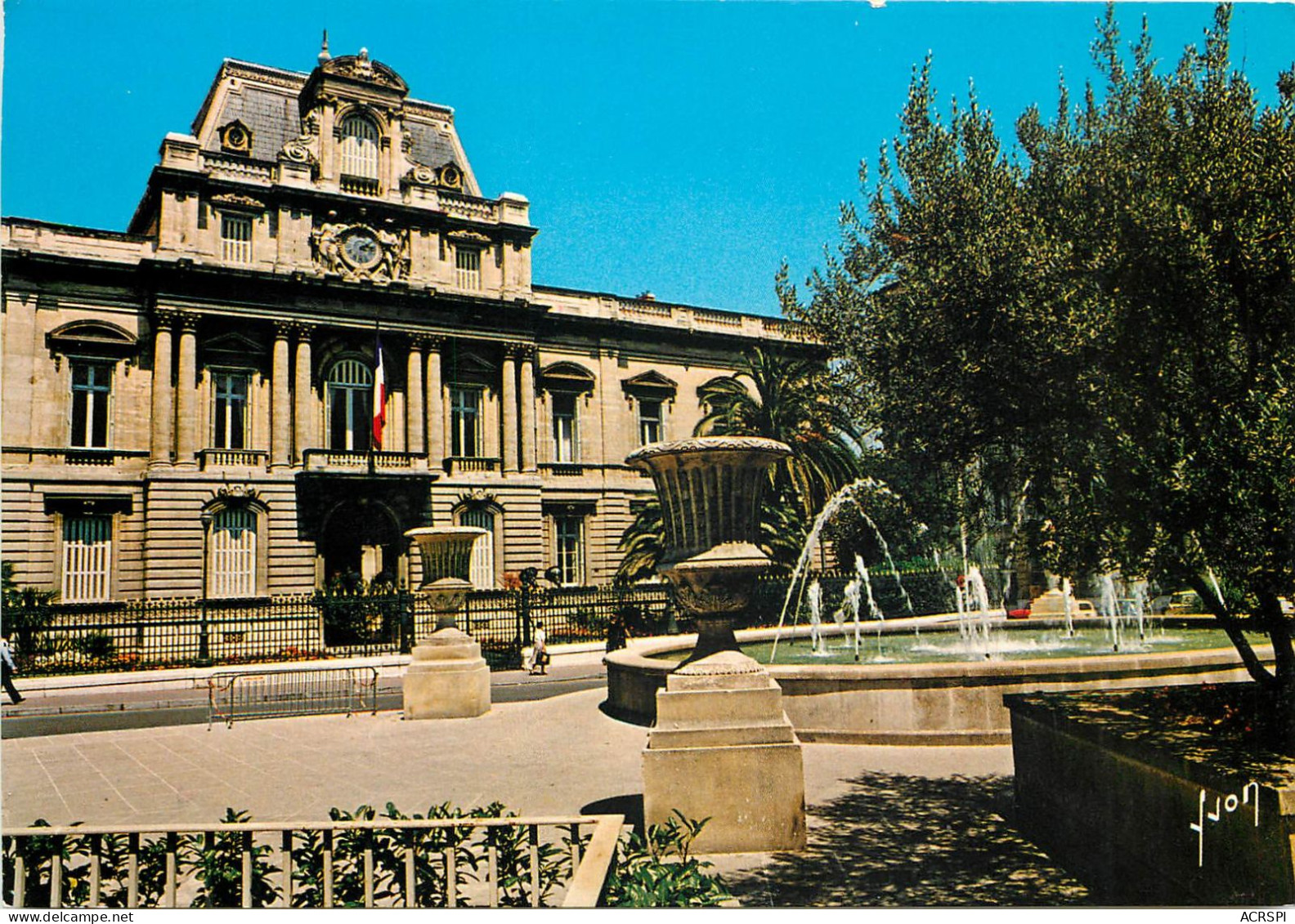 MONTPELLIER La Place Des Martyrs De La Resistance Devant L Hotel De La Prefecture 28(scan Recto-verso) MC2480 - Montpellier