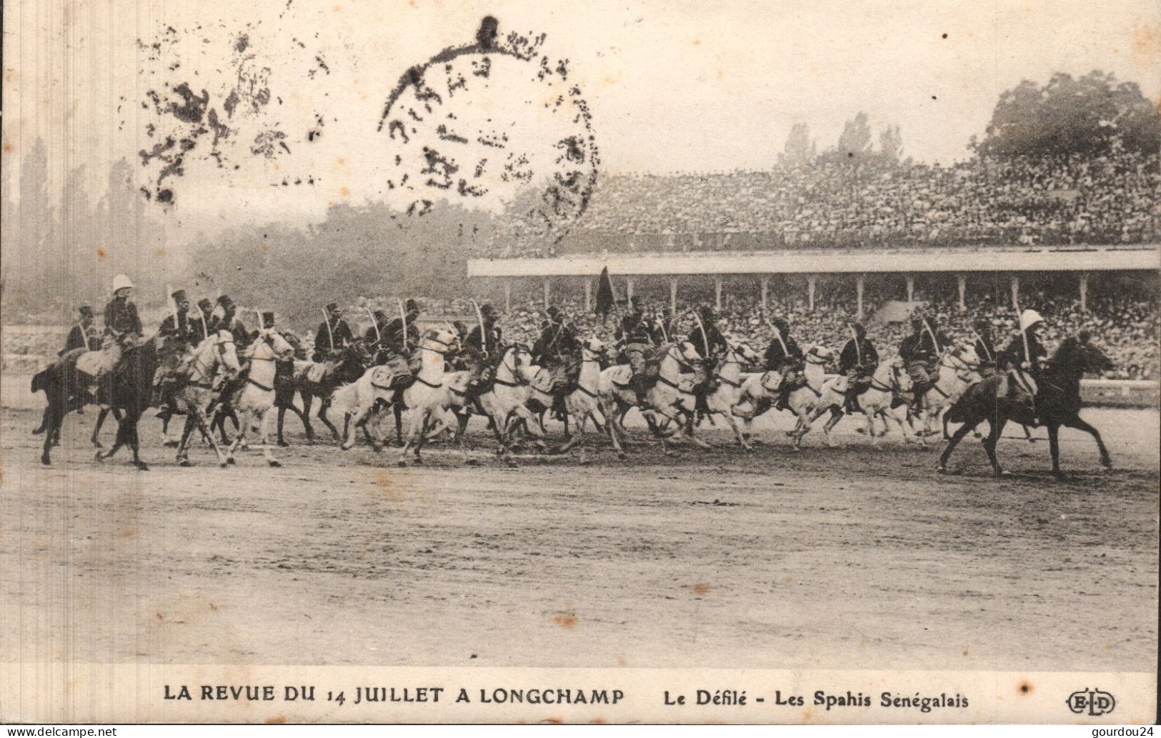 PARIS - La Revue Du 14 Juillet à Longchamp -Le Défilé - Les Spahis Sénégalais - Autres & Non Classés