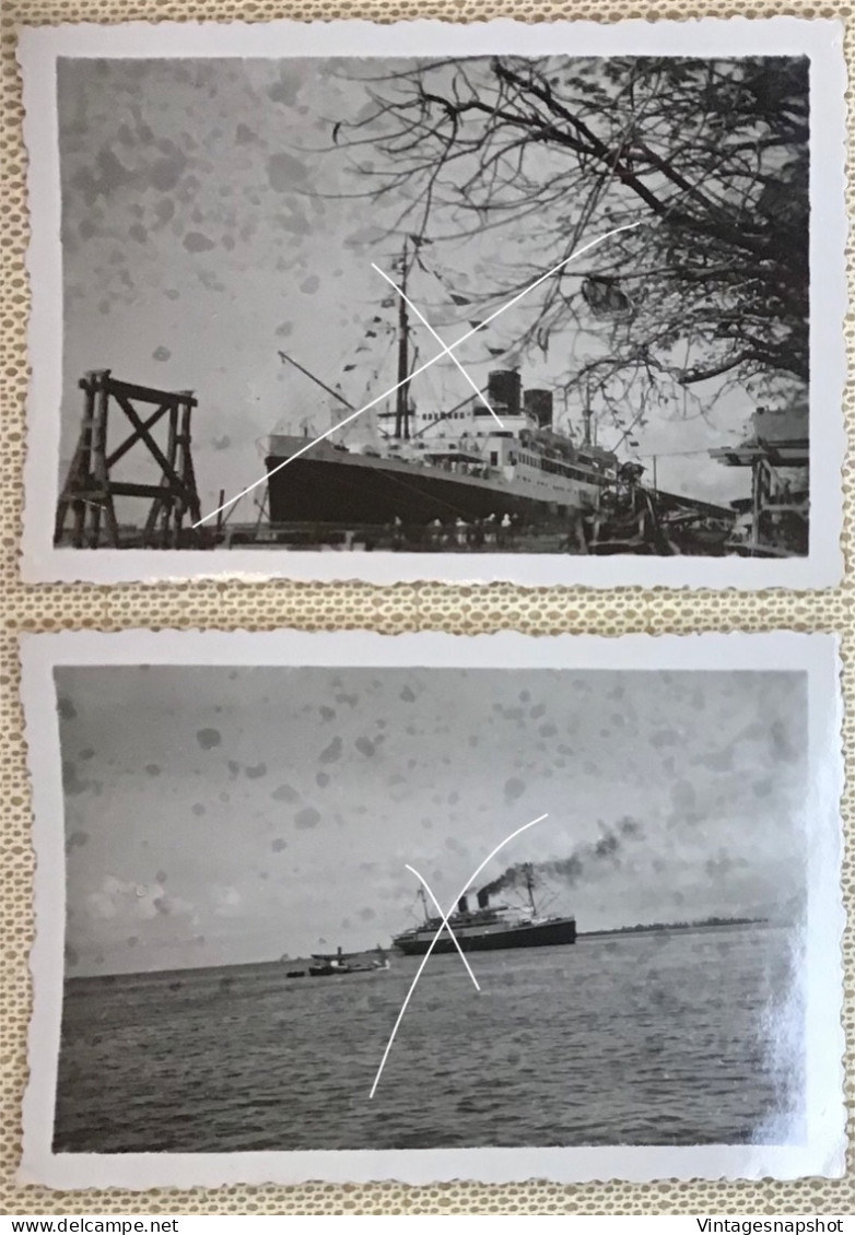 Paquebot Le Colombie à Quai Et En Mer 2 Photos Snapshots Situées à POINTE-à-PITRE Et Datées 1934 - Boats