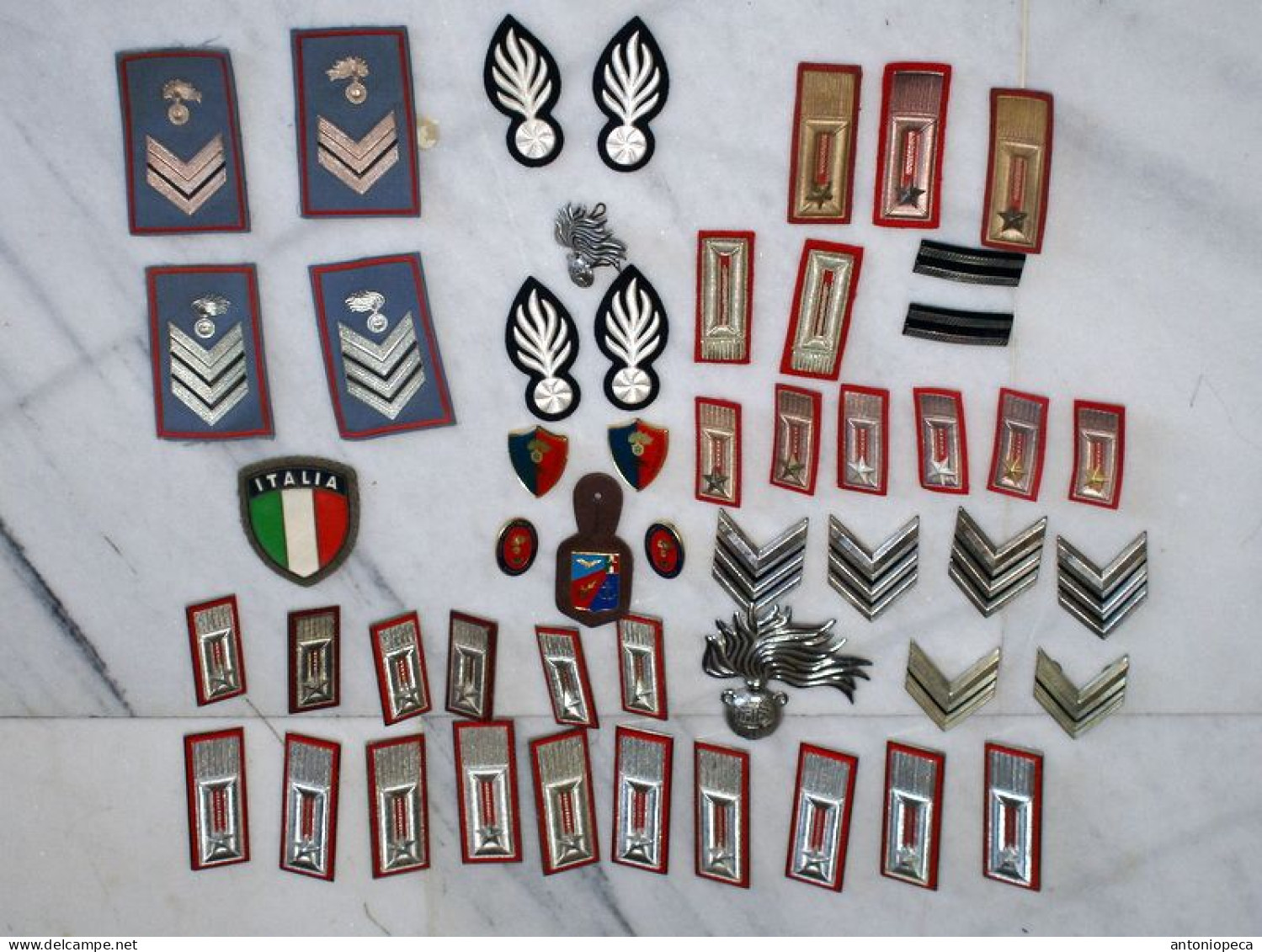 ITALIA, COLLEZIONE MOSTRINE, DISTINTIVI, FREGI DELL'ARMA DEI CARABINIERI - Police