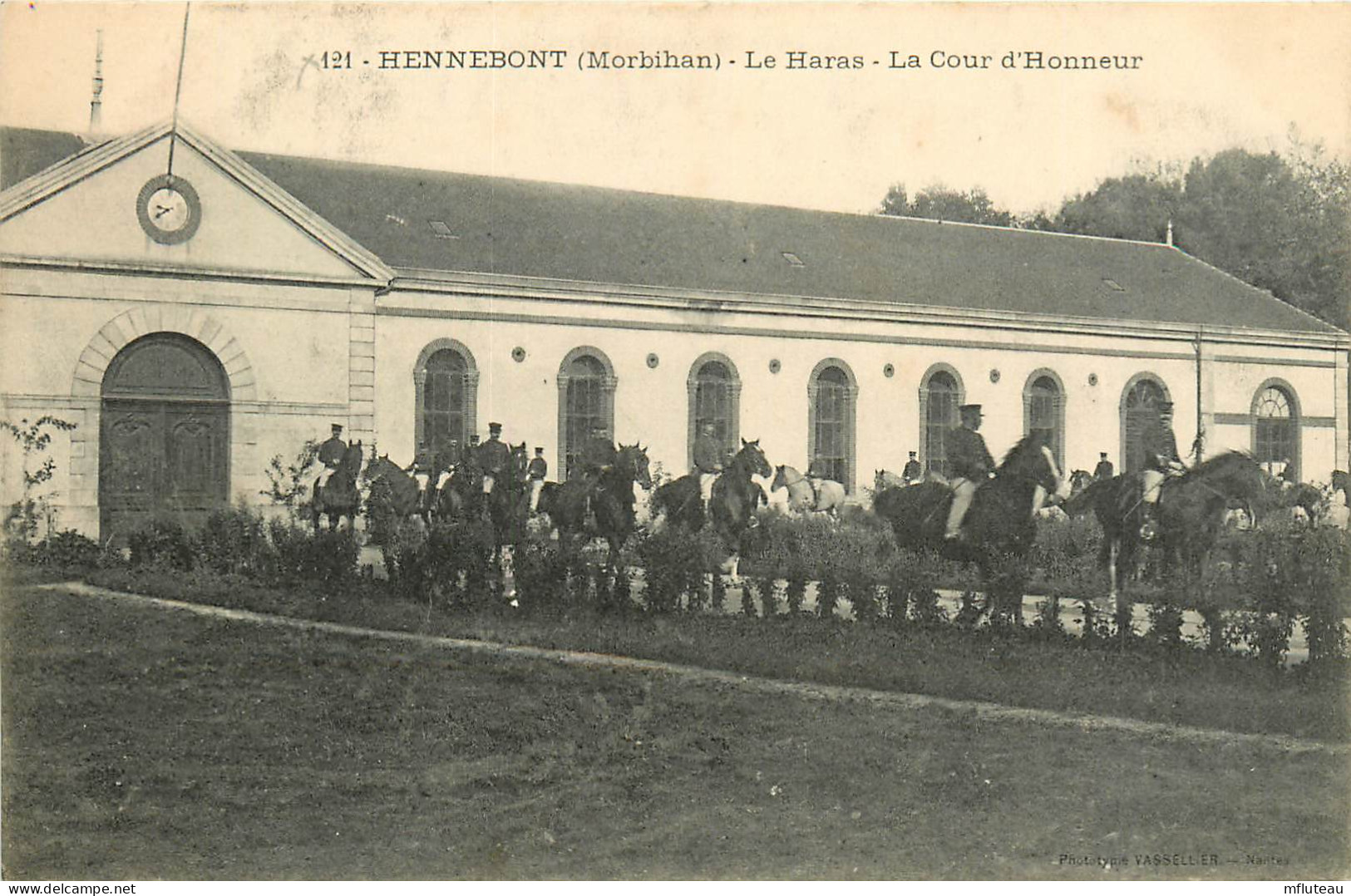 56* HENNEBONT  Le Haras – Cour D Honneur       RL25,0521 - Hennebont