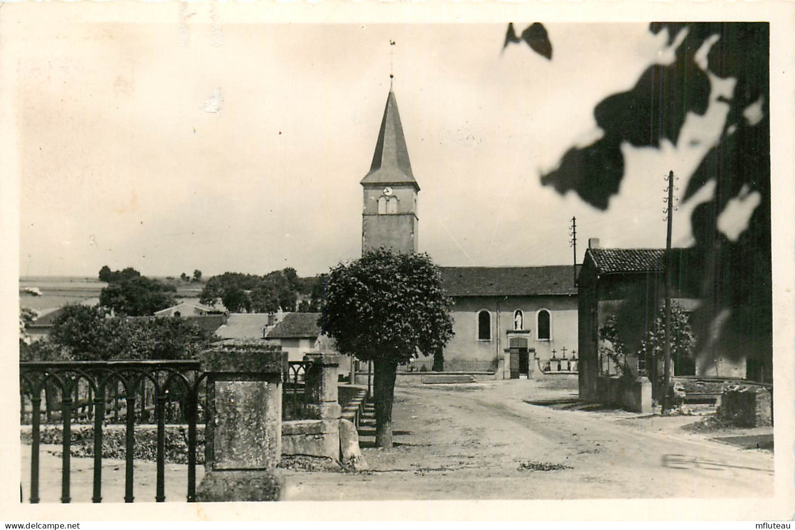 57* COURCELLES CHAUSSY  L Eglise  CPSM  (format 9x14cm)     RL25,0815 - Other & Unclassified